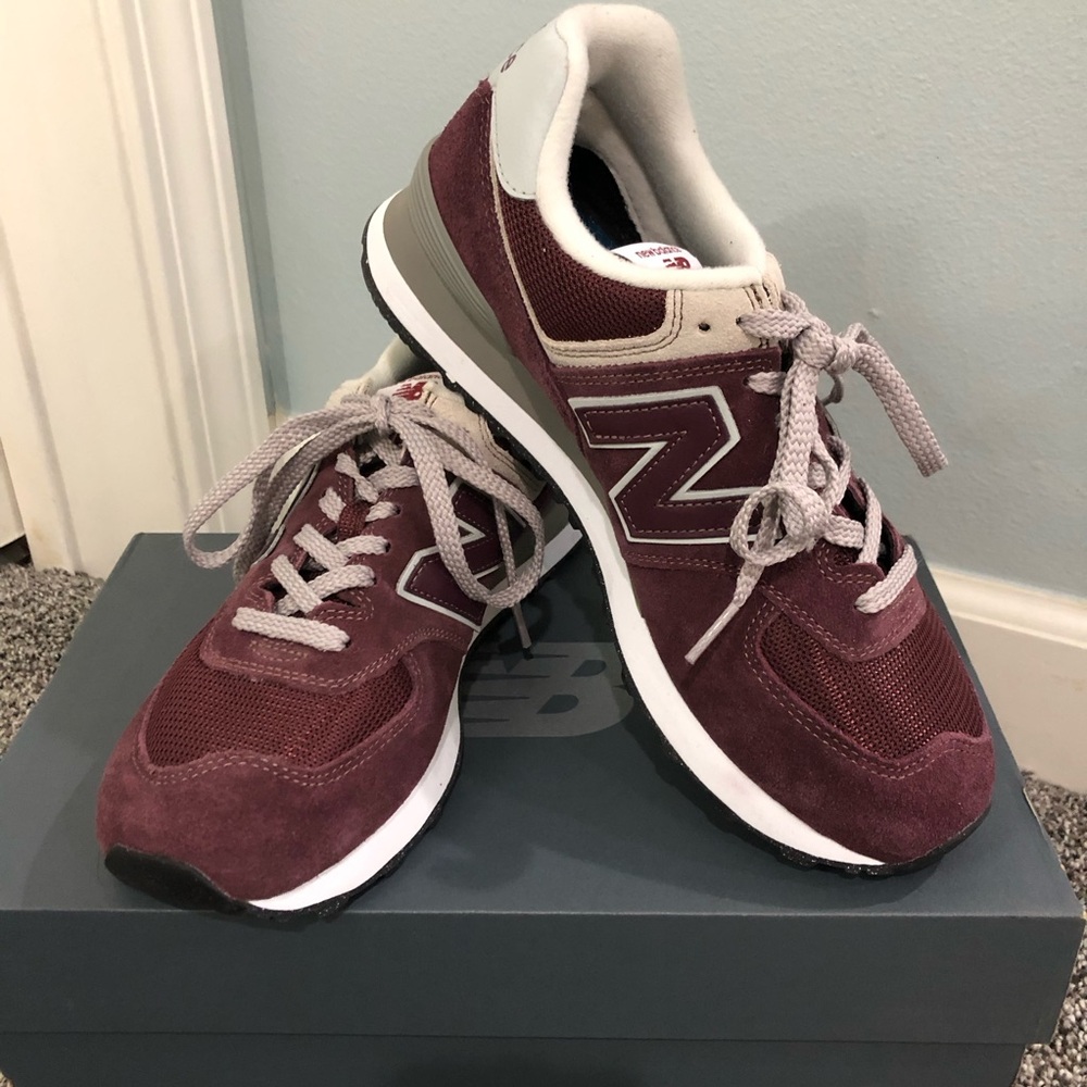 New Balance 574 Burgundy Suede Men’s Sz 8 Women’s Sz 9.5 NIB